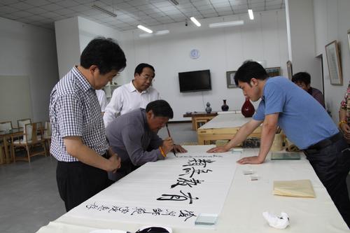汤恩佳为学校题字